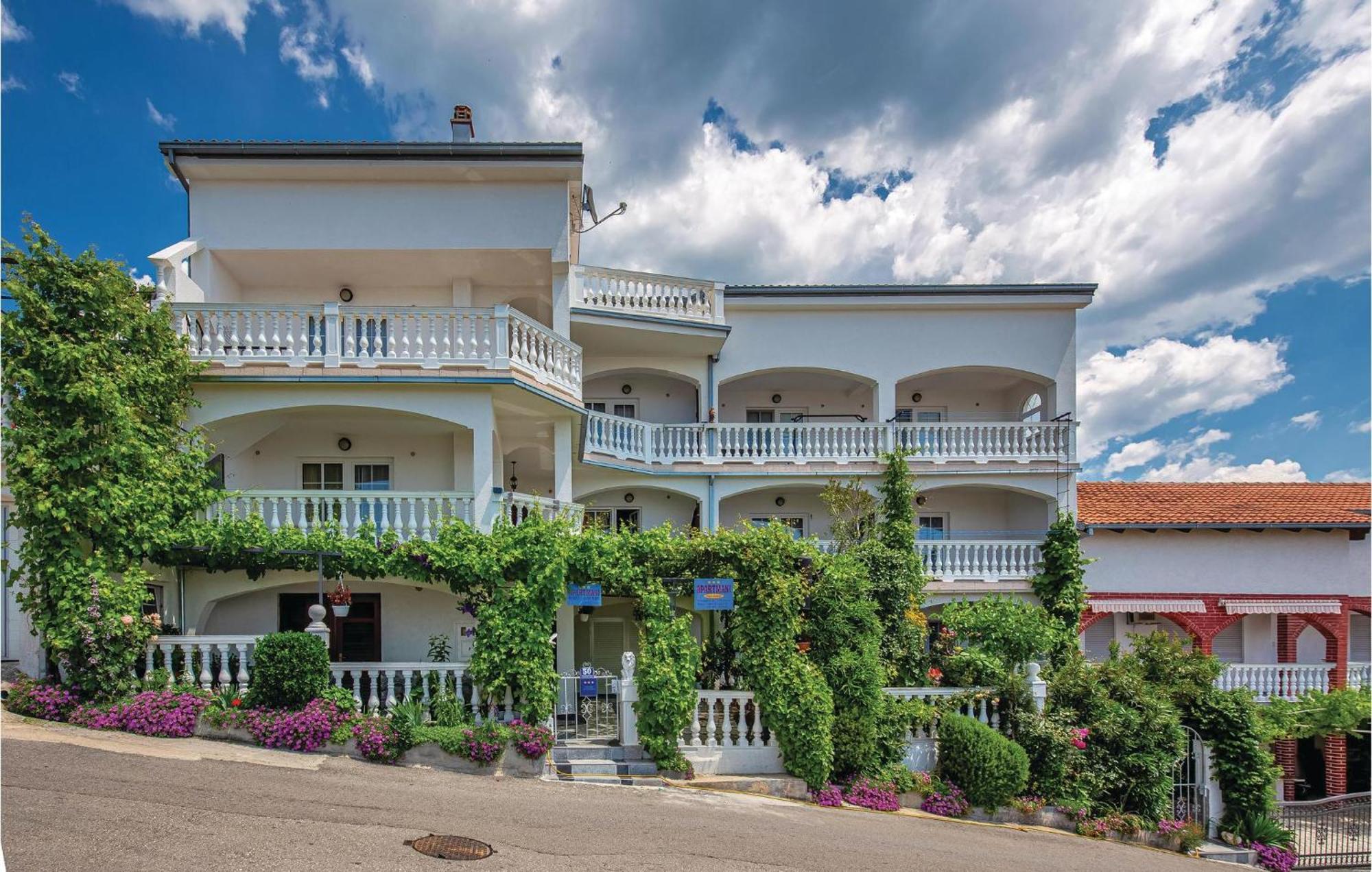 Nice Apartment In Crikvenica With Kitchen Kültér fotó