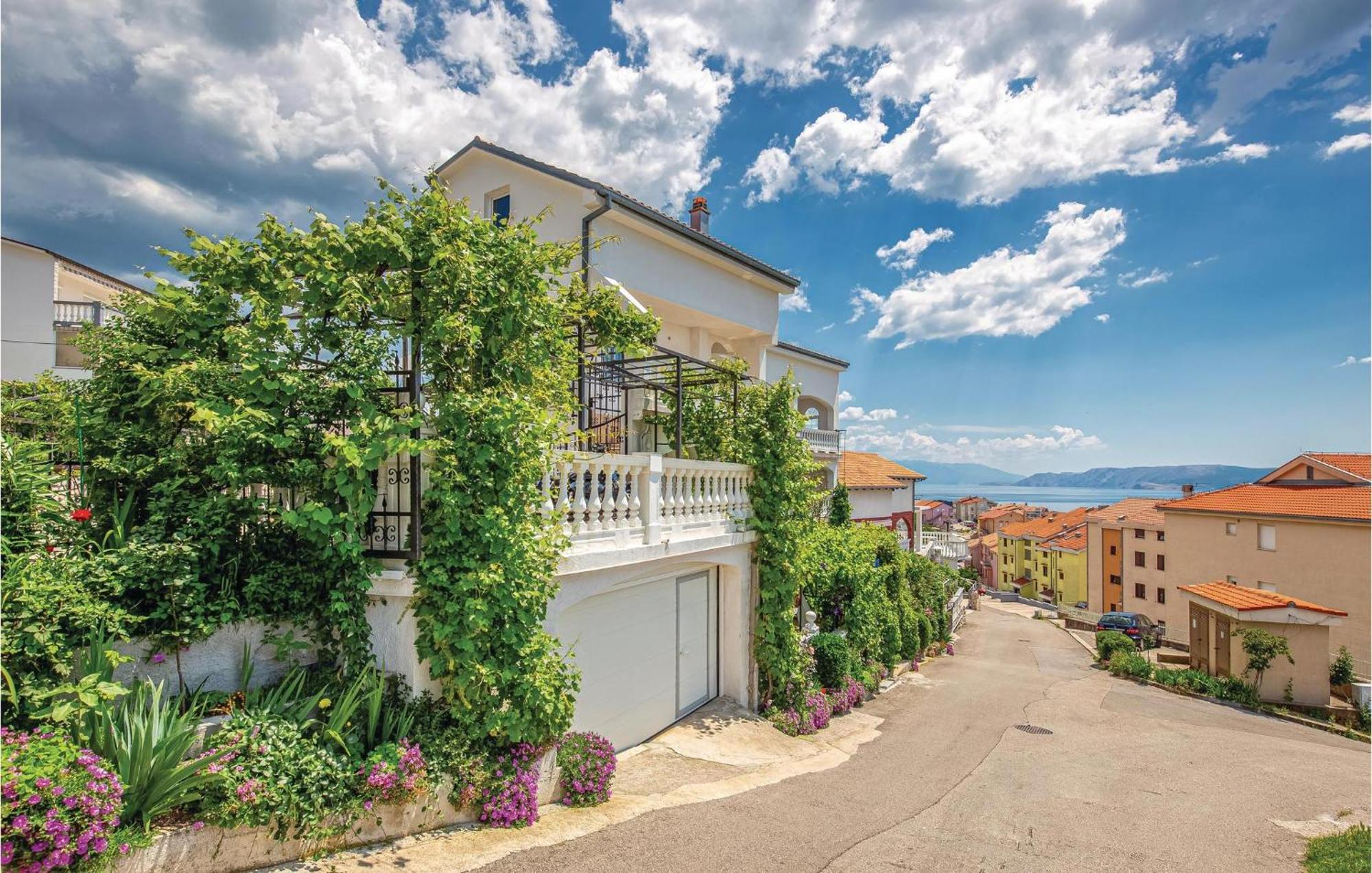 Nice Apartment In Crikvenica With Kitchen Kültér fotó