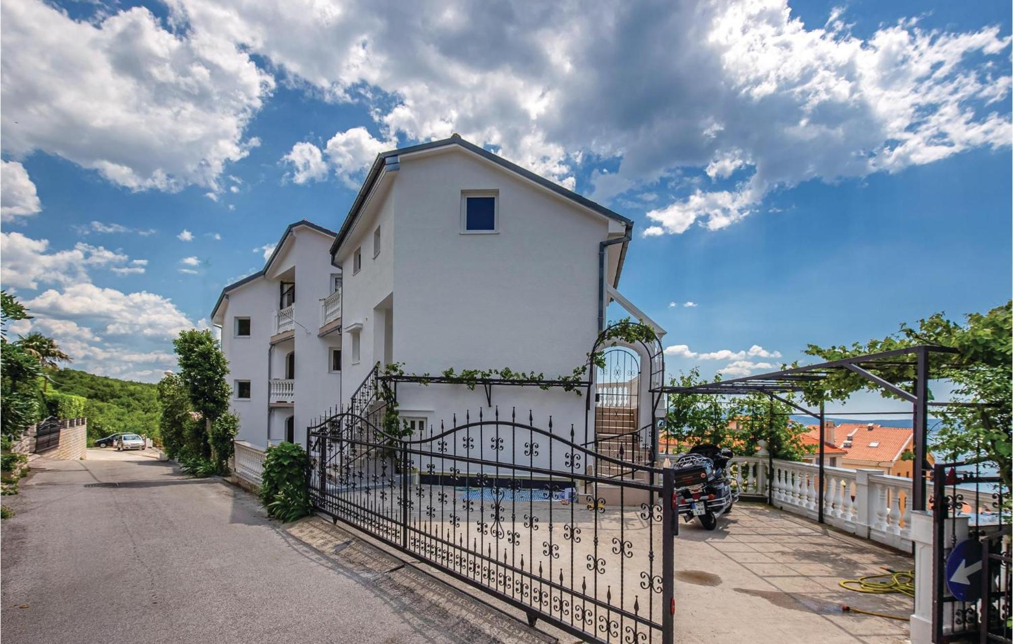 Nice Apartment In Crikvenica With Kitchen Kültér fotó